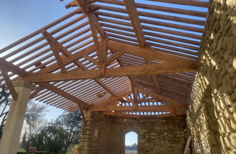 Charpente douglas brossée brûlée