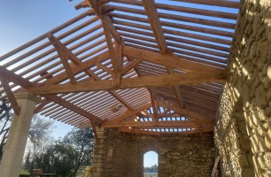 Charpente douglas brossée brûlée